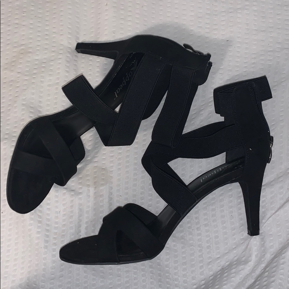 Super cute, black heels!